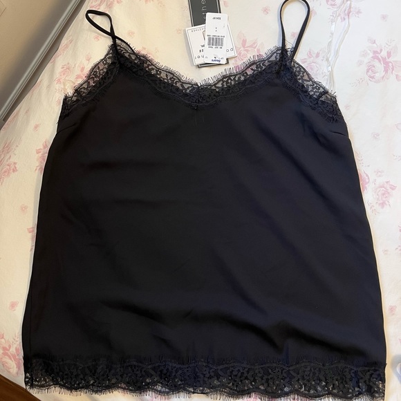 Flowy tank top with lace detailing and adjustable straps - Picture 6 of 7